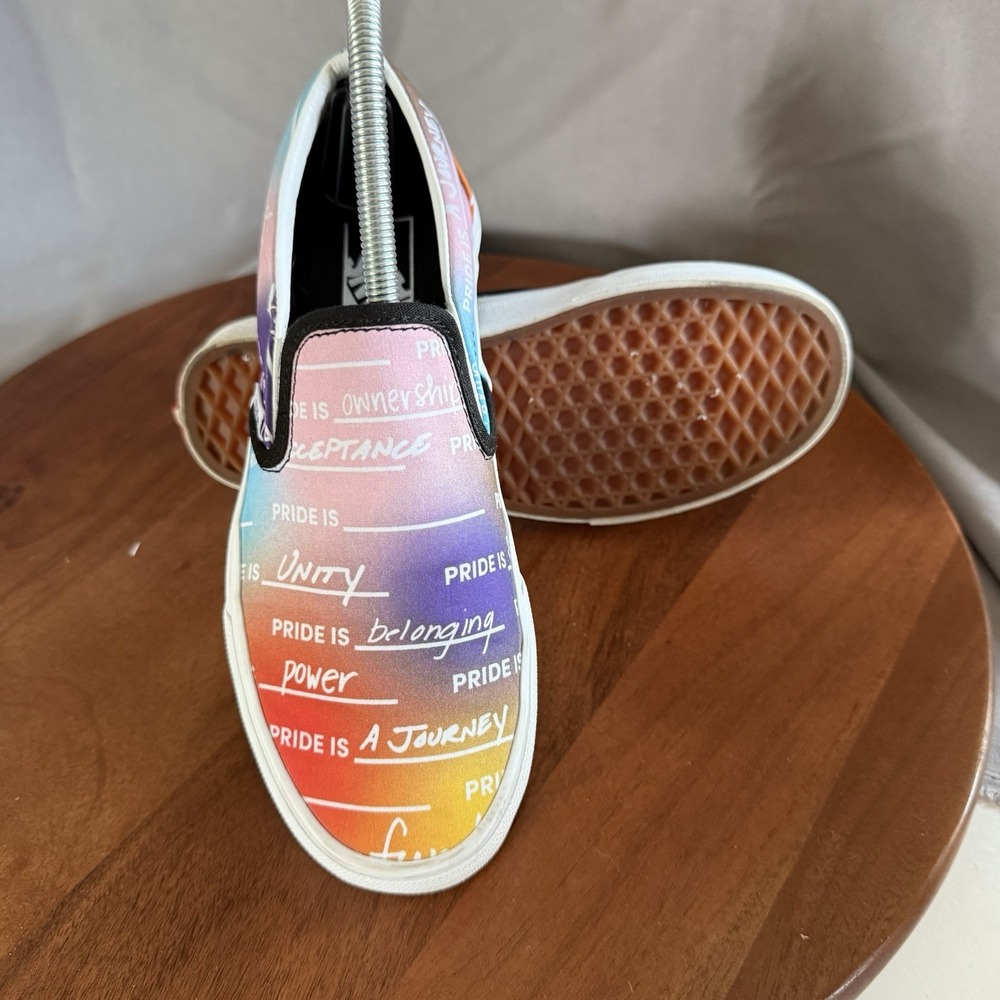 Vans Classic Slip-On PRIDE‎ Shoes.  Men's Size 6.5/Women's Size 7.5 VN000XG8ASA